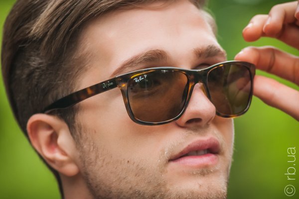 Ray-Ban Highstreet RB4181 710/83 on people 3