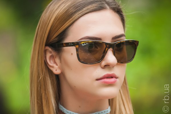 Ray-Ban Highstreet RB4181 710/83 on people 6