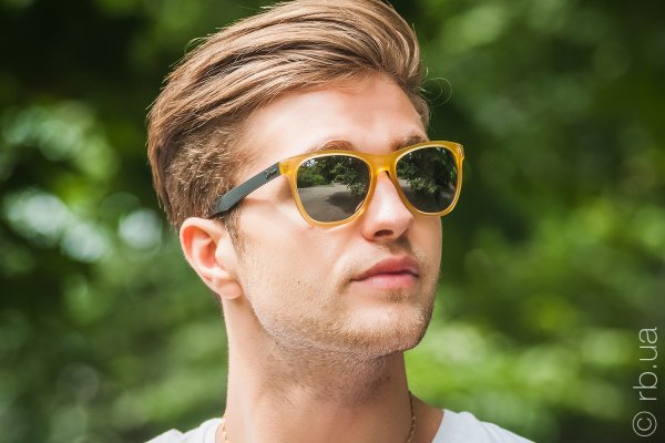 Ray-Ban Highstreet RB4184 6043/40 on people 3