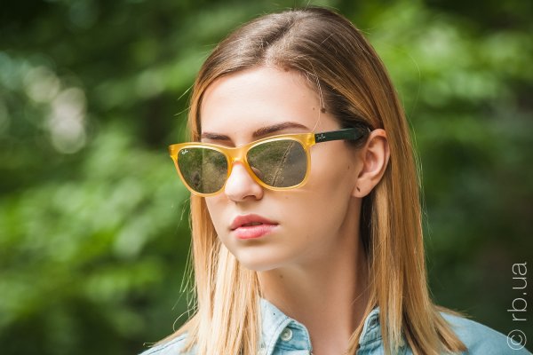 Ray-Ban Highstreet RB4184 6043/40 on people 5