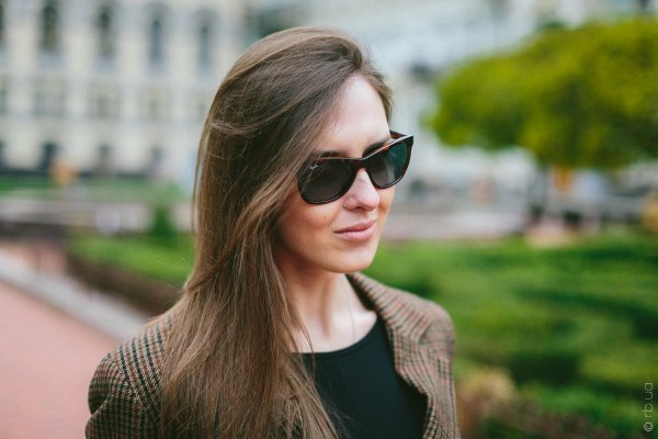 Ray-Ban Highstreet RB4184 6101/4M on people 1