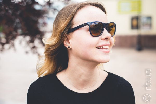 Ray-Ban Highstreet RB4184 6115/X4 on people 1