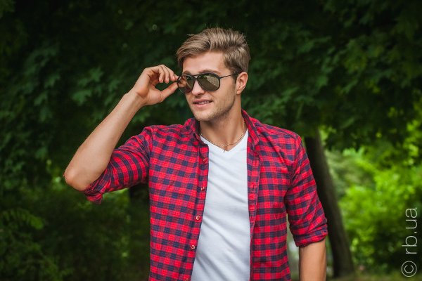 Ray-Ban Alex RB4201 622/5A on people 4