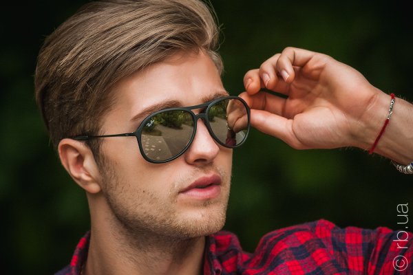 Ray-Ban Alex RB4201 622/5A on people 6