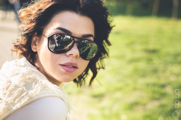 Ray-Ban Alex RB4201 622/6G on people 3