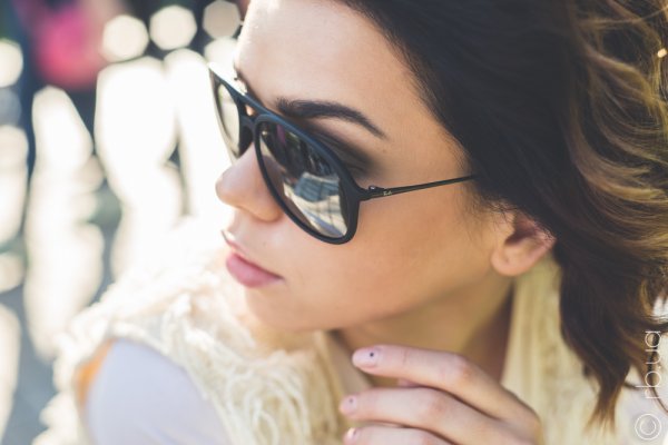 Ray-Ban Alex RB4201 622/6G on people 4