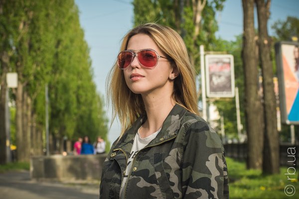 Ray-Ban Alex RB4201 6293/C8 on people 2