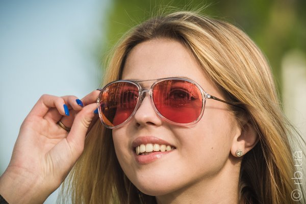 Ray-Ban Alex RB4201 6293/C8 on people 3